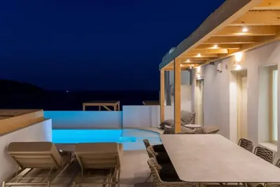 Image de Sophisticated Villa Near Super Paradise Beach