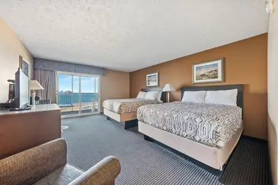 Image de Accessible 2 Queen Room at Put-in-Bay