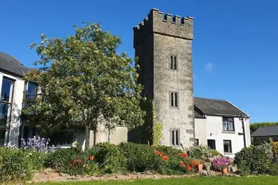Image de Remodelled historical house w\/ 17th century tower. Pet friendly. Boardgames!