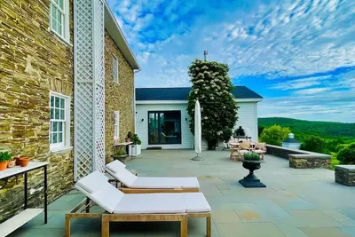 Image de Hawk Field House - inground pool - breath taking country views