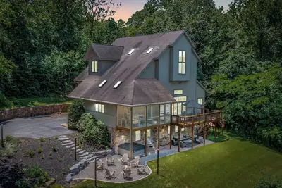 Image de Sleeps 19+ with Hot tub, Game Room & Swing Set