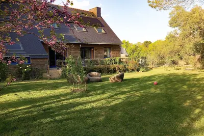 Image de Maison spacieuse à 500m de la plage, idéale pour familles, jardin avec jeux pour enfants