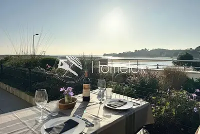 Image de Luxury T2 de standing - Vue mer 180