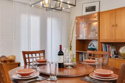 Image de Mid-Century Mod Retreat | Lakefront Trails, Quiet