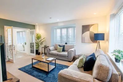 Image de Large 5-Bed House for 8 Guests – Perfect for Workers & Families