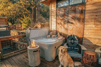 Image de Breathe Cabin | Red Rock Views w/ Hot Tub, Near Creek