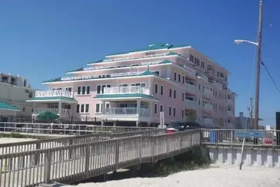 Image de Stay Ocean Front, On The Beach, Pool, Jacuzzi And Elevator In Wildwood Crest!