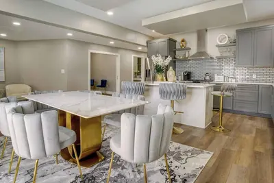 Image de New! Elegant 3br Downtown Condo w/ Free Parking