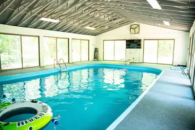 Image de \"Atlanta Getway, Indoor Pool Retreat near Falcons, Uga & Shaky Knees\"