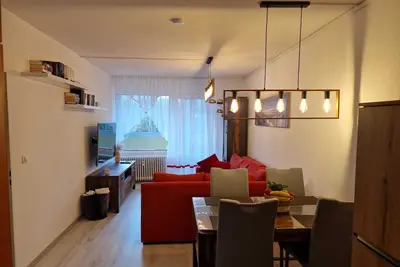 Image de The 40 m² apartment (west side) is on the 1st floor in the house \"Schleswig\". It is suitable for a maximum of 4 people, ideal for a small family. <br>In the living room of this bright and friendly apartment there is a sofa bed for 2 people.