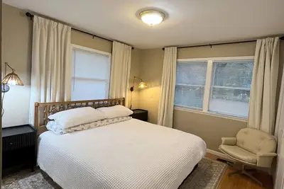 Cozy 3-bedroom house in charming Ithaca with Ac, WiFi