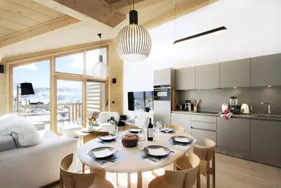 Image de Phob45 Cocooning Wohnung mit freiliegenden Balken auf der obersten Etage