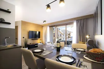 Image de Phoa45 Magnificent apartment on the Pisten in residence with pool