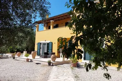 Image de Tranquil, retreat beautiful set in an OliveGrove.