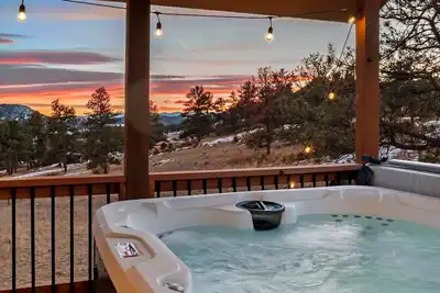 Image de Cozy Mountain Cabin w/ Hot Tub & Game Room
