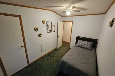 Image de 3-bedroom home, near Spi and SpaceX with Wi-Fi, full kitchen, washer/dryer