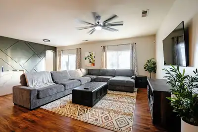 Image de 5 Bedroom House in Beautiful Sw Bakersfield - Hwy 99 Access