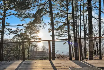 Image de New! Lakefront Escape on Lake Hudson