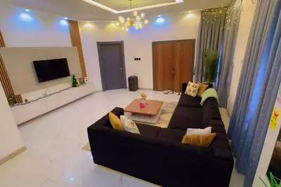 Charming 3-bedroom building with Ac and WiFi in welcoming Acp Kwabenya Estate