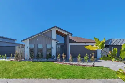 Image de Beach Revival - Clarks Beach Holiday Home