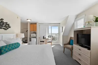 Image de Queen Suite w/ Deck & Stunning 3rd Floor Ocean Views