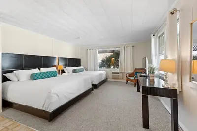 Image de Spacious Two Queen Suite, First Floor Comfort