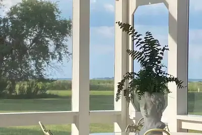 Image de Hoopers Island Victorian with 360 Water Views - experienced host