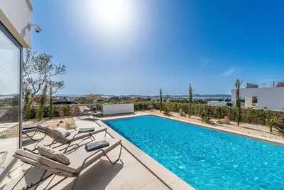 Image de Luxury Villa Wild Rose with Pool