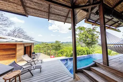 Oceanview, Hillside retreat looking over the valley, 5 minutes from the beach