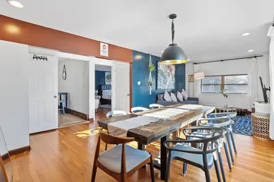 Image de Peaceful 4br/3ba 2Units Cape Cod Designer House