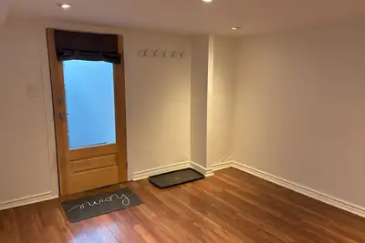 Image de 5 minutes away from a nearest subway station (Pape) in Toronto