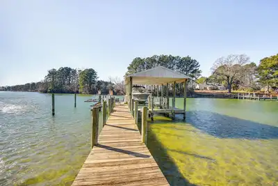 Image de Dine Al Fresco: Reedville Home w/ Dock