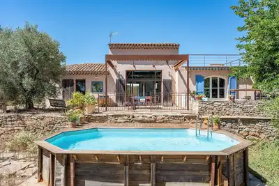 Image de Mas Grasco. Piscine, solarium. 8 mn des plages.