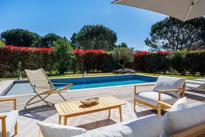 Image de Villa avec piscine Ă deux pas de la plage!