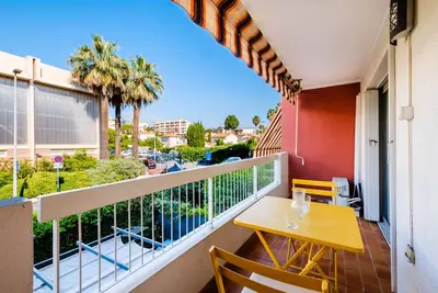 Image de Appartement 'Cros De Cagnes - Det001' avec balcon, Wi-Fi et climatisation