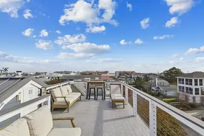 Image de Stunning 6br Beach House | Rooftop Deck | Hot Tub