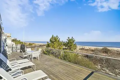 Image de Private Beach, Hot Tub w/ Ocean Views, Modern 5br
