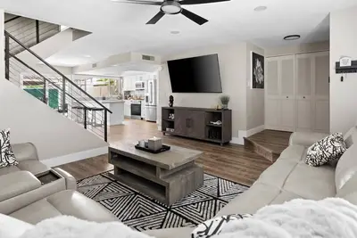 Image de Vista Views: New Luxury Condo in Oldtown Scottsdale
