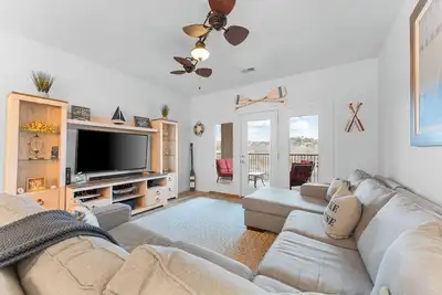 Image de Life Is A Beach Retreat: Lake Views, Pool & Near Silver Dollar City