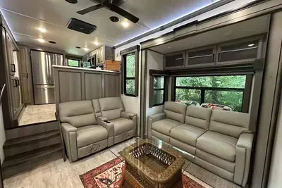 Image de Small town glamping with fire pit; charming & cozy; secluded yet close to town