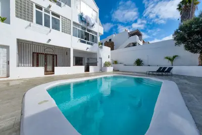 Queen Vetusta -Pool View