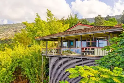 Image de Beautiful Home with Amazing Ocean Views Located on an Organic Farm