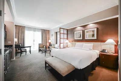 Image de Svs: Penthouse Floor Strip View Studio | Private Balcony | Mgm