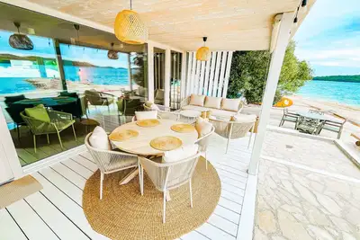 Image de Buqez Eco Resort - Villa 27 - directly by beach