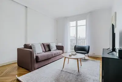 Blueground | Champs Elysees, elevator & w/d nr Arc