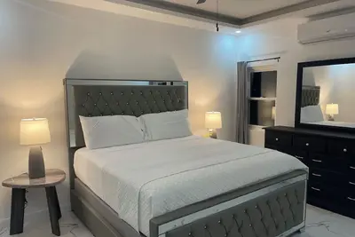 Image de Camrose by the Curve Meadowbrook 2-bedroom Apt in Meadowbrook, Kingston