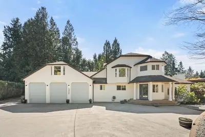 Image de South Surrey House - Private bachelor Suite with Bathroom & Separate Entry