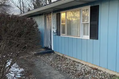 Image de The Urbana Blue House- Tranquil 3 bedroom getaway