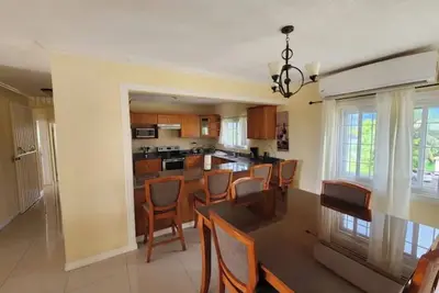 Image de Stair Way To Tranquil Living 2bd/2. 5bth with pool