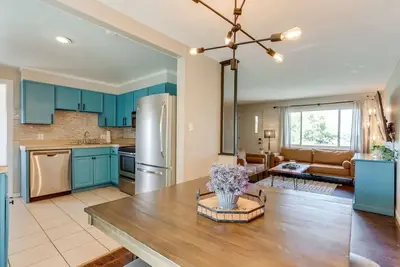 Image de 90s Dream Escape | Hot Tub & Gorgeous New Pool!